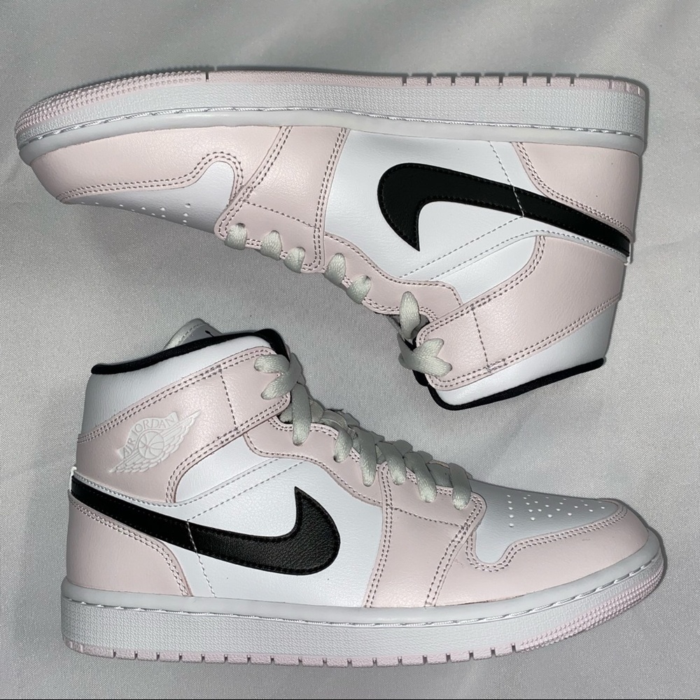 Nike Air Jordan 1 Mid Women’s Barely Rose 9.5W New - Picture 2 of 6